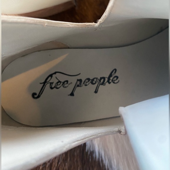 Free People Charm Double V Ankle Boot Ecru SZ 39.5 NEW - Picture 7 of 10